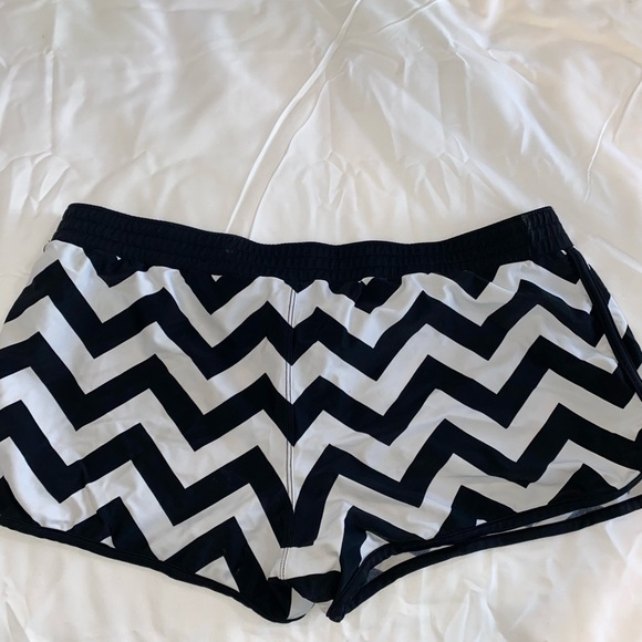 Roxy shorts - Picture 2 of 2